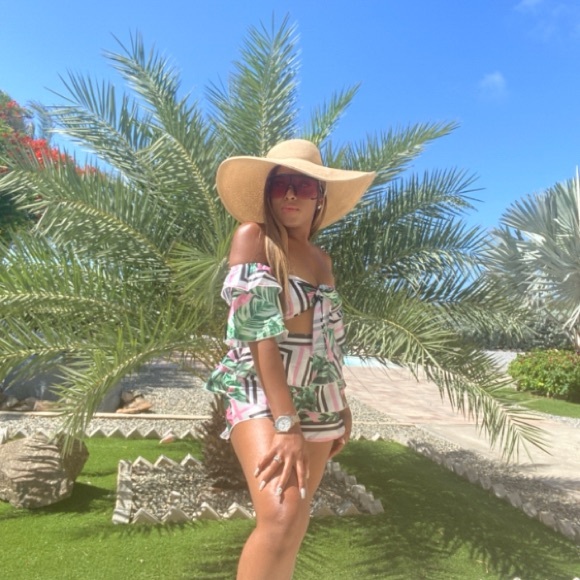 Floral Crop Top & Shorts Set - Picture 2 of 13